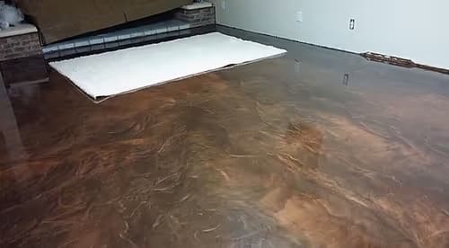 Light gray metallic epoxy floor in a residential room — smooth and reflective finish